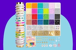  JQEEYGV 5500pcs Clay Beads Bracelet Making Kit on a blue background.