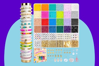 JQEEYGV 5500pcs Clay Beads Bracelet Making Kit on a blue background.