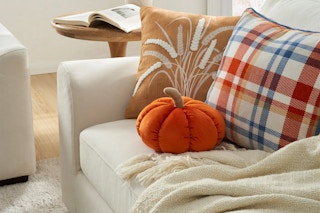 Walmart-Way-to-Celebrate-pumpkin-pillow-1
