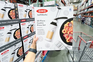 hand holding a oxo softworks cookie press set