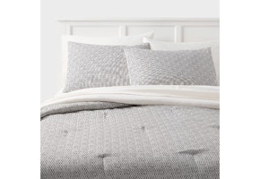 Room Essentials Comforter Set