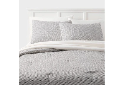 Room Essentials Comforter Set