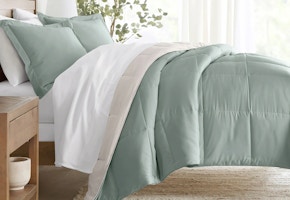 Linens & Hutch Reversible Comforter