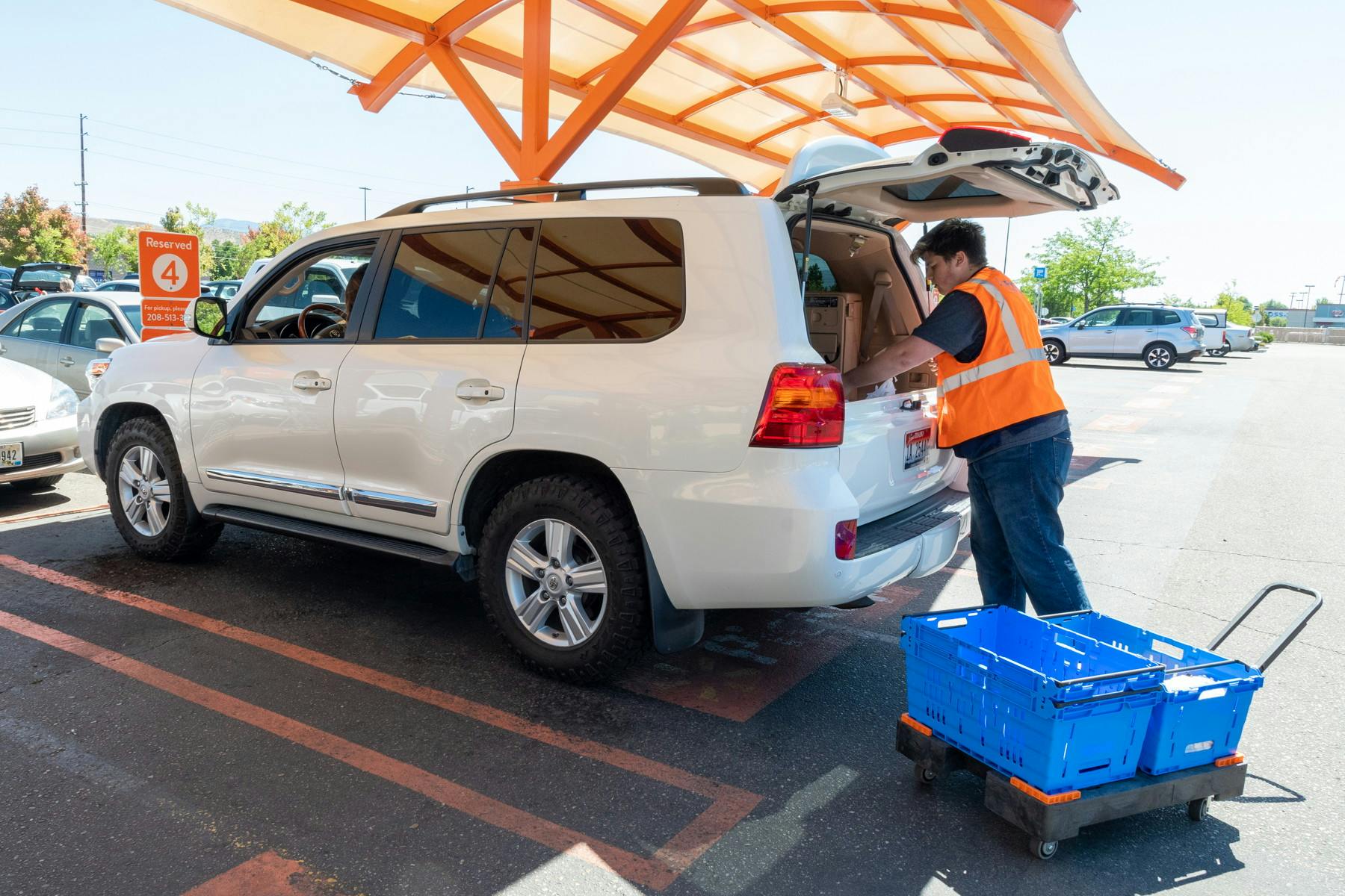 How Grocery Pickup Works, Simplified for Busy Moms