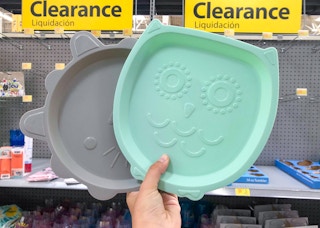 your zone kids lion and owl trays with clearance sign in background
