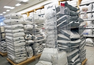 macys-pillows-featured-082021