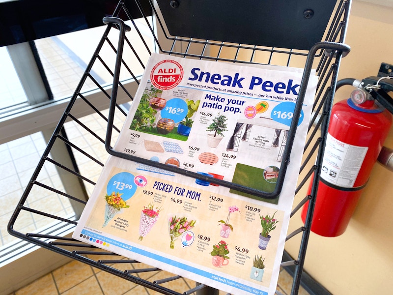 aldi finds sneak peek flyer near exit doors at aldi store