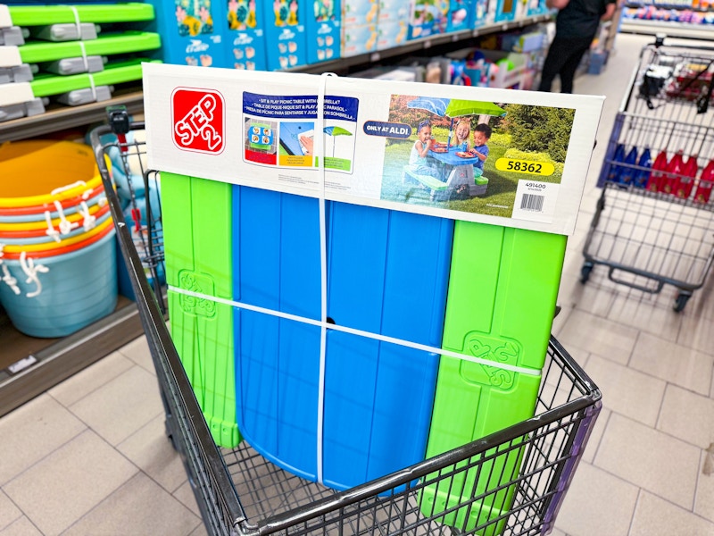 aldi-step2-picnic-table-with-umbrella-in-cart