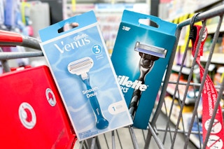 one Gillette Venus Smooth  and one Gillette Mach3 Razor in cart