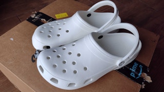 amazon crocs white 1 1641603277 1641603277