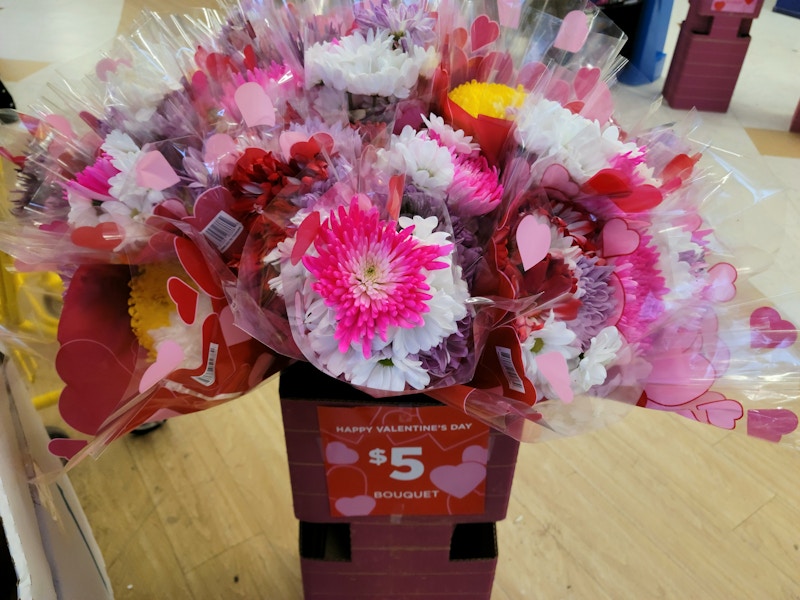 dollar-general-fresh-flower-bouquet-1-sv