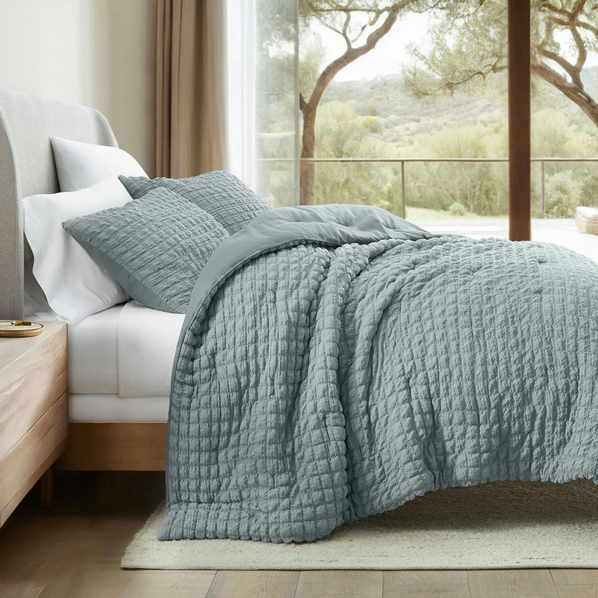 Linens & Hutch Comforter Set