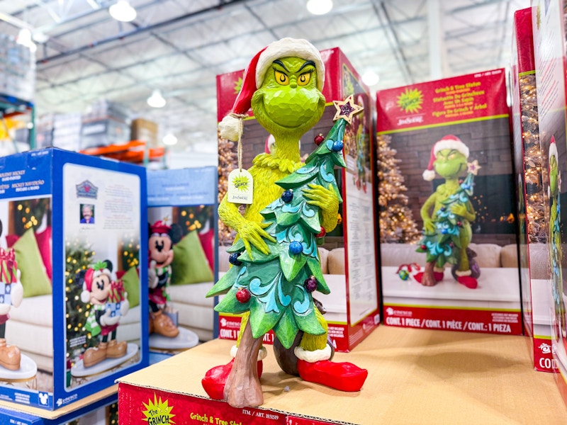 costco-holiday-grinch-stealing-tree