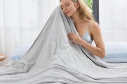 Queen-Size Cooling Comforter, Only $41.99 With Amazon Coupon (Reg. $69.99) card image
