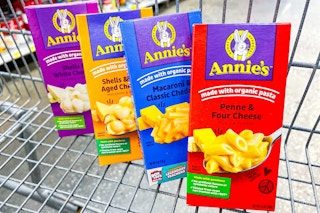 boxes of annies mac and cheese in shopping cart