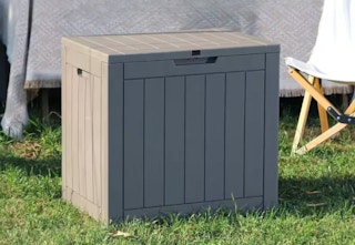 31-gallon patio box in grass