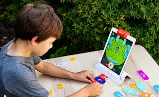 child using osmo coding kit