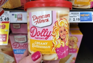 hand holding a canister of duncan hines dolly parton frosting at kroger