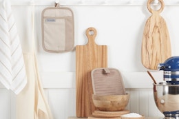 $20 KitchenAid Pot Holder Set, Now Just $8.53 on Amazon card image
