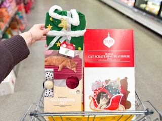 aldi-holiday-pet-deals-pet-sweat-shirt-cat-warming-mat-cat-playhouse-2