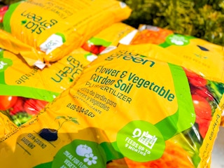 lowes-springfest-sale-sta-green-soil-deal-2-dollar-5-for-10-kcl-2