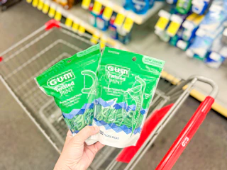 hand holding gum floss picks in cvs