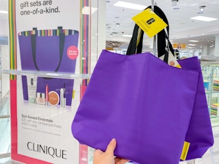macys clinique tote gift bag 2 052422 1653414466 1653414466