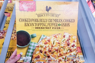 aldi mama cozzis pizza kitchen breakfast pizza handheld