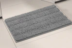 bath mat in front of shower 