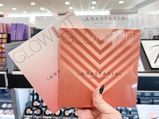 anastasia glow kits being held