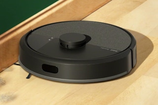 iRobot Roomba 104 Vac Robot Vacuum cleaning wood floors.
