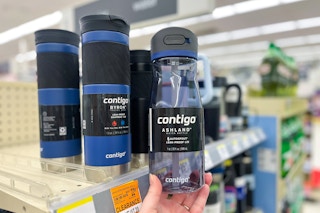hand holding contigo water bottle