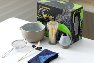 matcha kit gadget on table