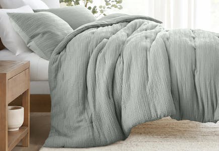 Linens & Hutch Comforter Set