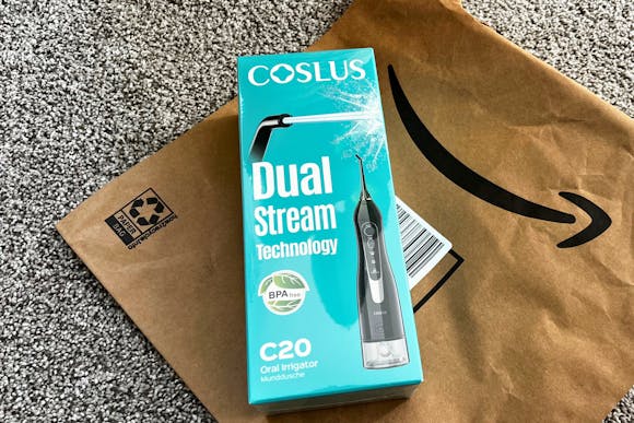 Oral Hygiene Deal: $7 Water Flosser and $4 Electric Toothbrush on Amazon