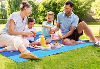 amazon beach blanketjpg 1683383638 1683383638