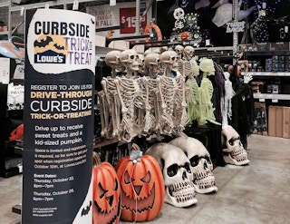 lowes store curbside trick-or-treat decor