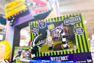 beetlejuice inflatable archway