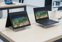 Refurbished 2-in-1 Lenovo Chromebook