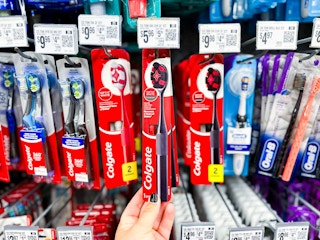 walmart-colgate-optic-white-charcoal-toothbrush-kcl-2