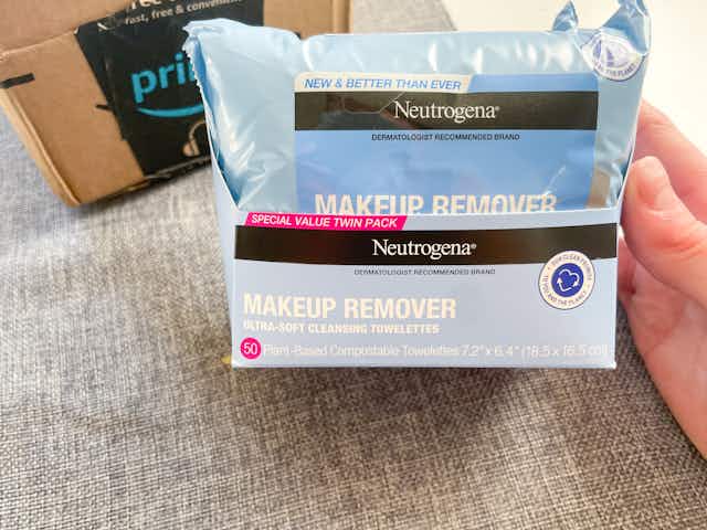 Neutrogena Makeup Remover Wipes 2-Pack, Just $6 on Amazon card image