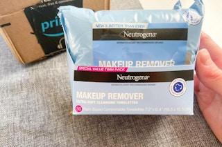 two pack neutrogena makeup wipes