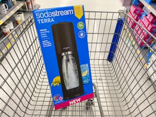 sodastream sparkling water maker in walmart cart