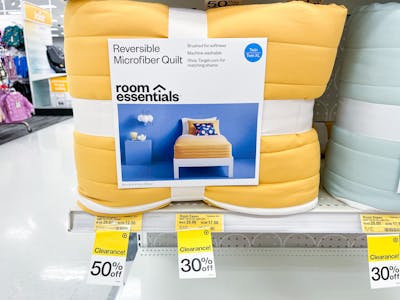 Room Essentials Quilt