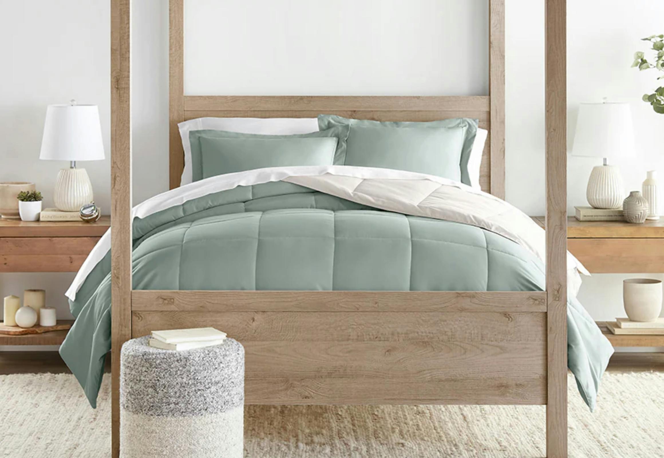 Linens & Hutch Reversible Comforter