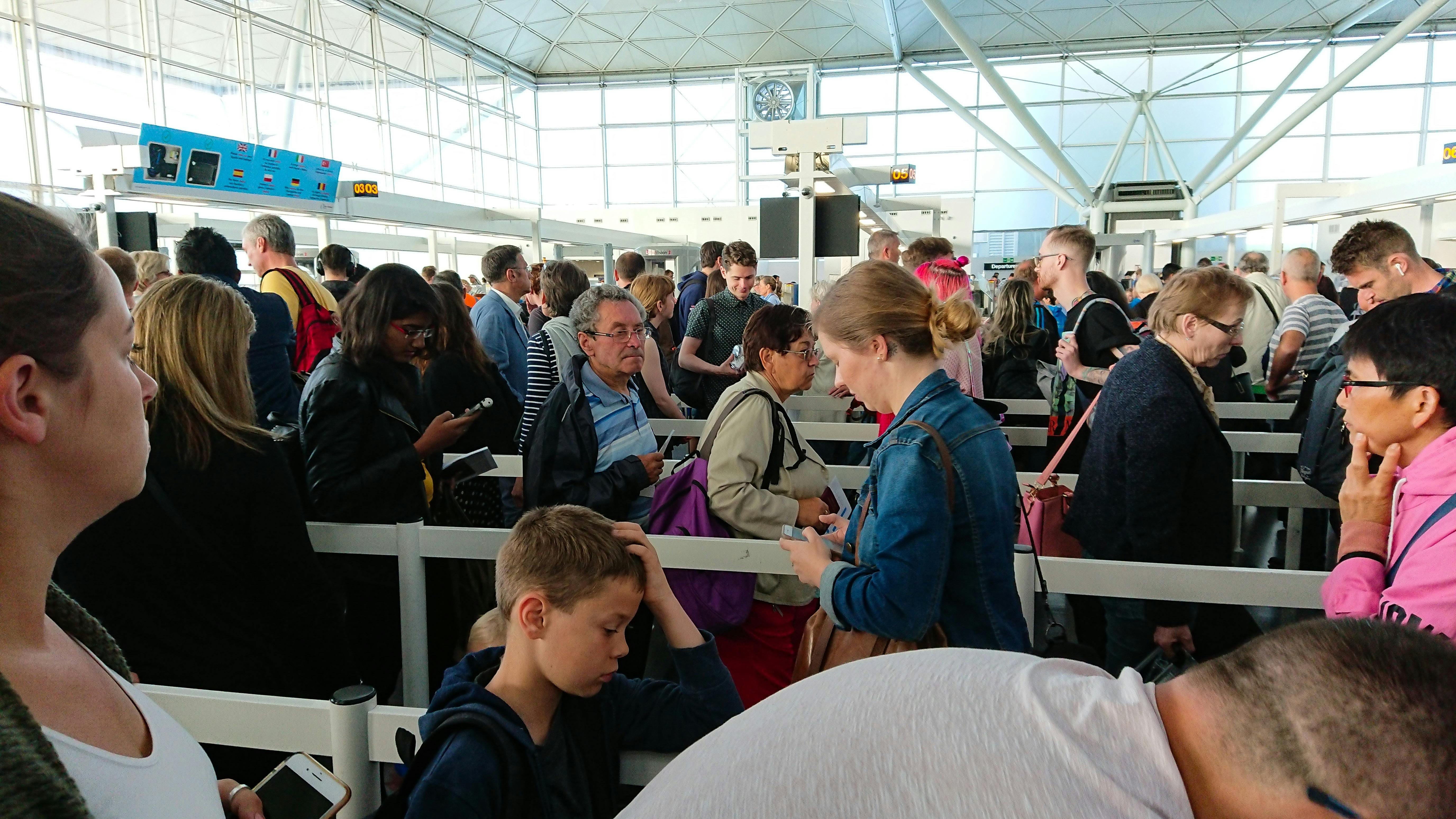 Overbooking on Delta: Passengers Got $10,000 to Give Up Their Seats