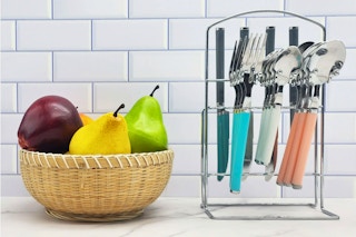 Walmart Mainstays 17-piece flatware set 