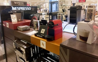 Macys Nespresso Evoluo Deluxe 033117B