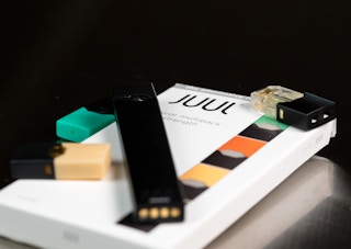 Juul device with cartridge and product packaging