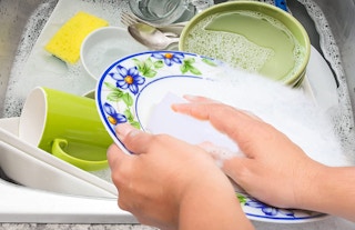 magic eraser on dishes